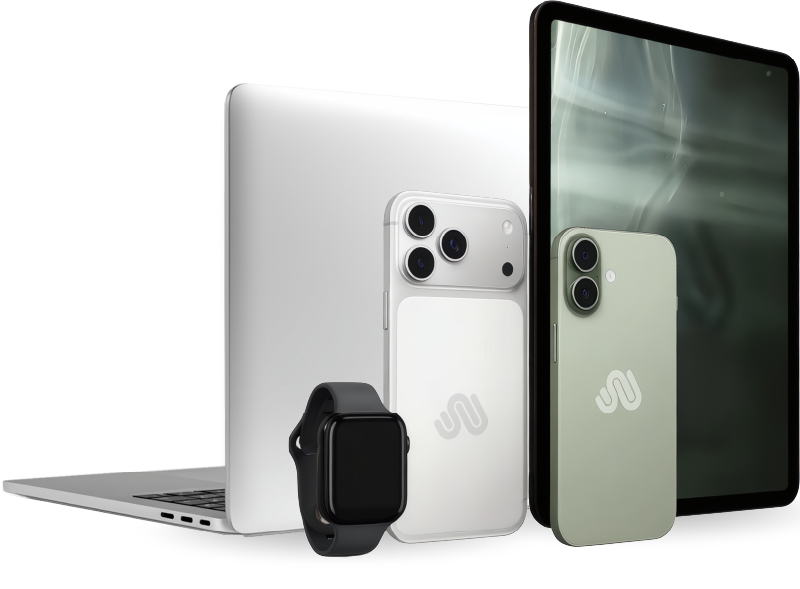 Opgewekte jonge vrouw met smartphone in de hand. Illustratie van het proces waarbij je je tweedehandse (oude) iPhone of Android smartphone makkelijk en snel kan verkopen tegen een scherpe prijs.